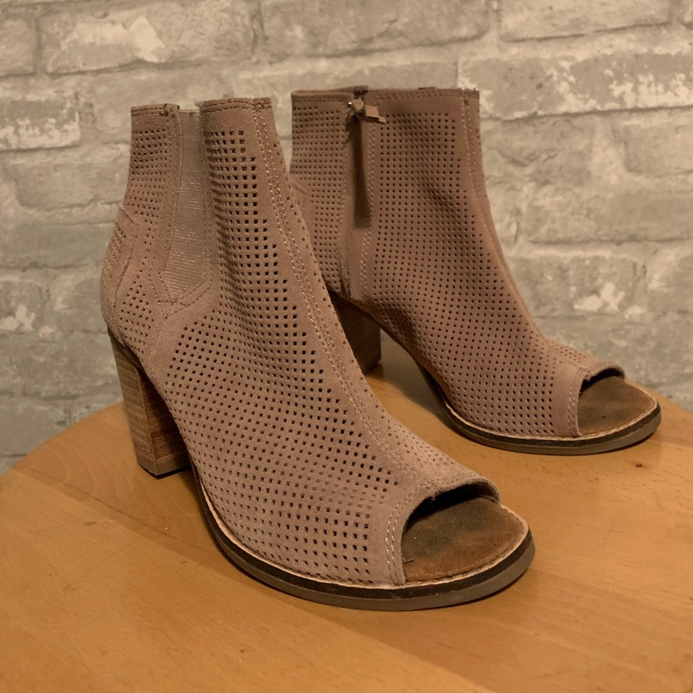 Toms Boots Womens 8.5 Majorca Heels Ankle Bootie 300415 Beige Suede Open Toe
